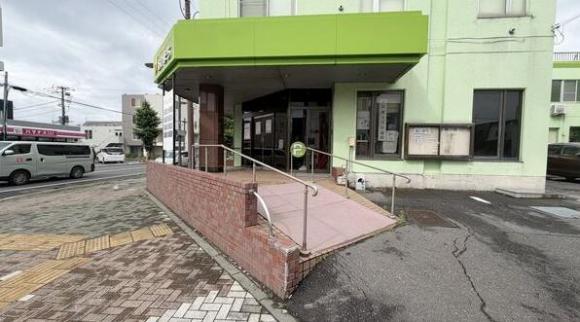 石狩市花川南 介護・福祉施設向け居抜きテナント 外観 スロープ